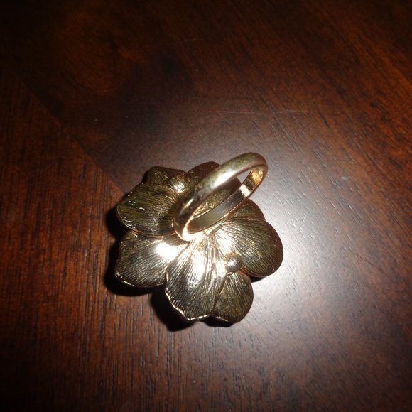 Flower ring-costume jewelry - Picture 6 of 9